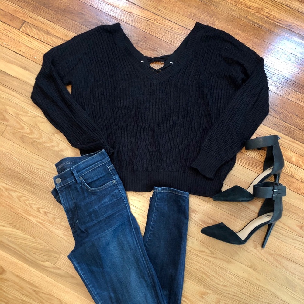 RD Style V Neck Ribbed black Sweater w Detail Back